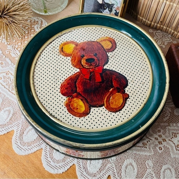 💫 Teddy Bear Cottage Core Large Round Metal Country Tin - Picture 1 of 9
